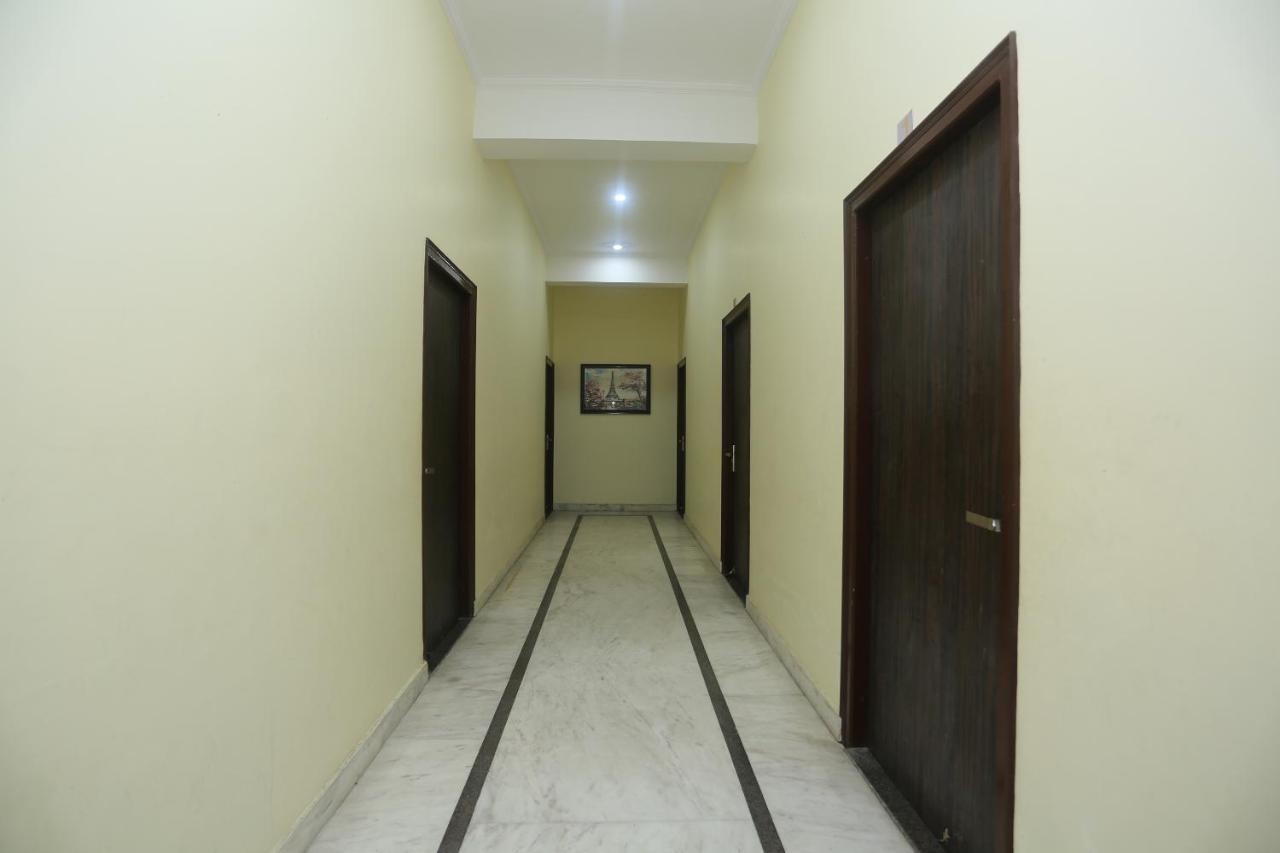 Oyo 16995 Sr Blessings Chinhat Exterior foto