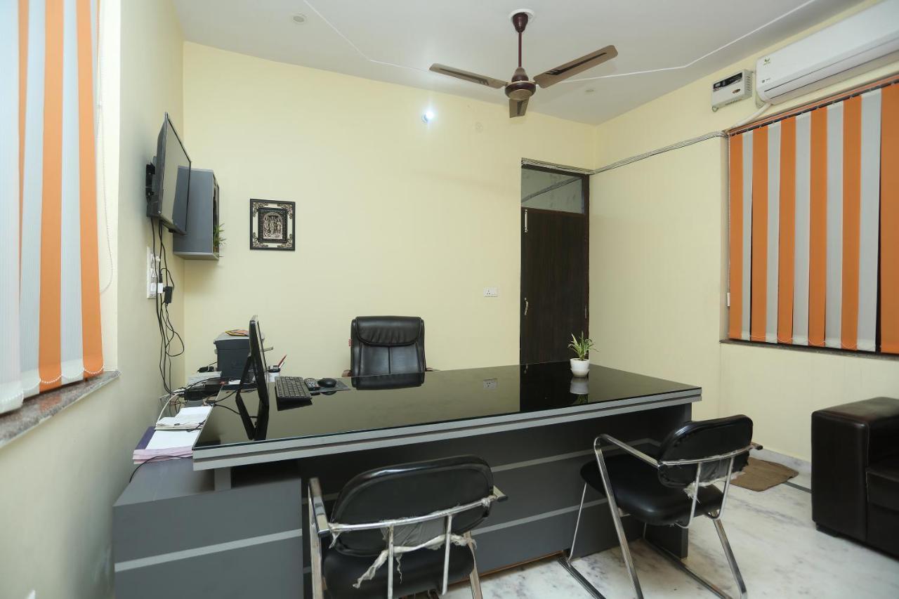 Oyo 16995 Sr Blessings Chinhat Exterior foto