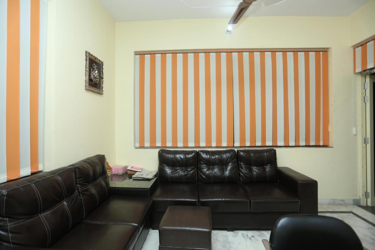 Oyo 16995 Sr Blessings Chinhat Exterior foto