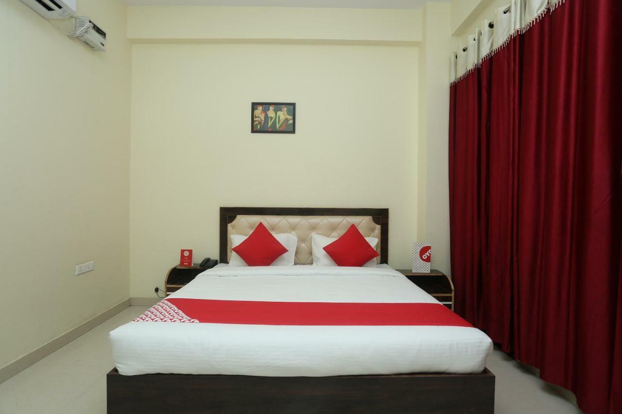 Oyo 16995 Sr Blessings Chinhat Exterior foto